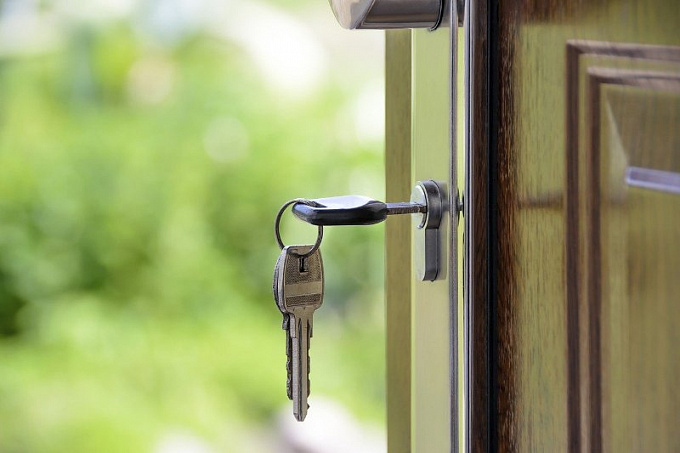 Жительница Бурятии закрыла в квартире детей и потеряла ключи