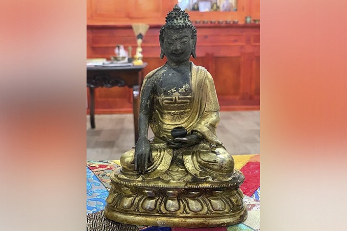 Житель Бурятии нашел дореволюционные статуэтки Будд