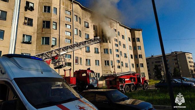 Двое мужчин пострадали на пожаре на севере Бурятии