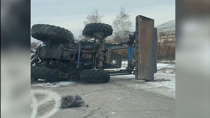 Водитель трактора попал в больницу после тройного ДТП в Бурятии
