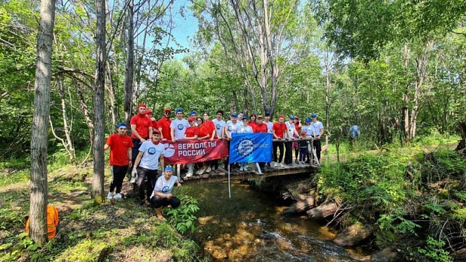 Волонтеры У-УАЗ строят участок «Большой Байкальской тропы»