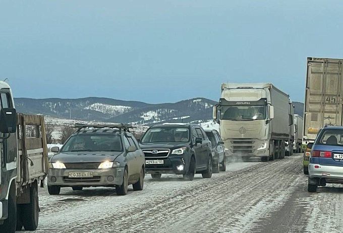 Крупная пробка образовалась в районе Бурятии 