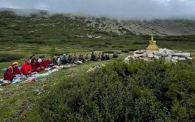 Во имя мира на земле. Субурган установили на горе в Бурятии
