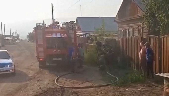 Двух человек спасли на пожаре в Бурятии