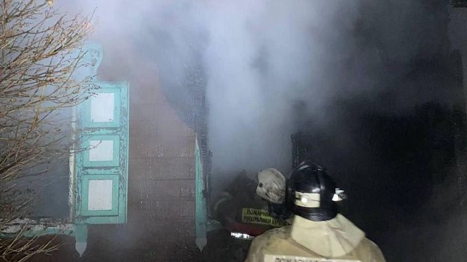 Двое мужчин погибли на пожаре в районе Бурятии