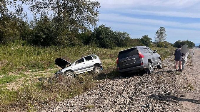 «Нива» врезалась в «Лексус» на трассе в Бурятии