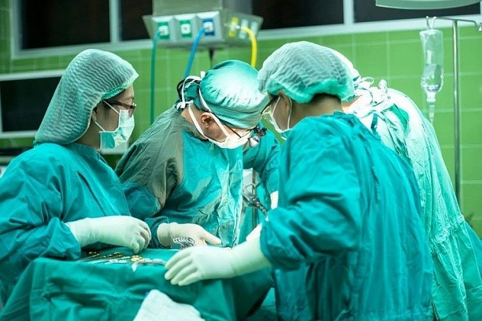 В Улан-Удэ врачи спасли мужчину с травмой позвоночника