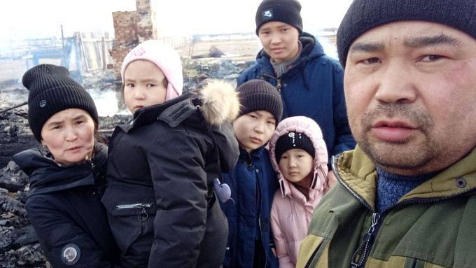 Остались одни руины. В Бурятии пожар лишил многодетную семью дома
