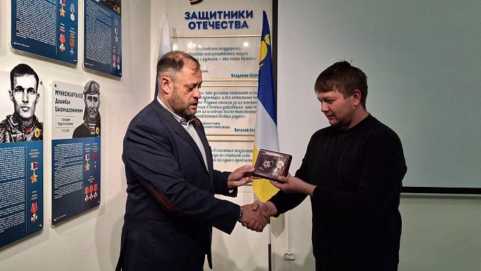 В Бурятии потомкам ветерана вернули украденный Орден