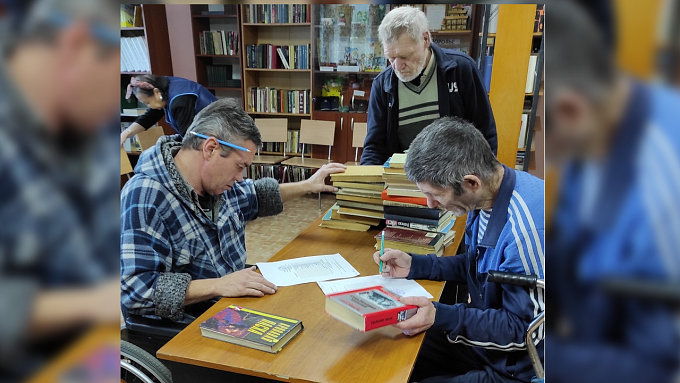 Жители Бурятии могут сдать книги в дома-интернаты
