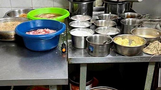 В «китайке» в Улан-Удэ редко убирались, а продукты хранили без маркировки
