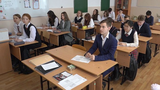 За какой партой сидеть ребёнку с плохим зрением? Рекомендации офтальмолога