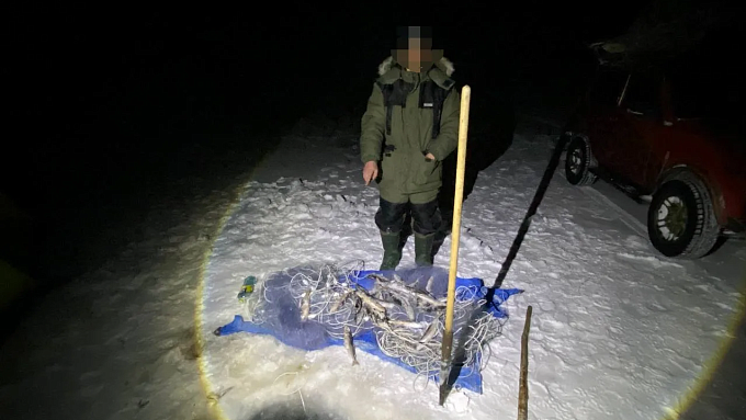 Молодой браконьер попался с омулем и сетями на Байкале