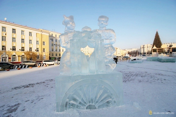 На главной площади Улан-Удэ появились ледяные буузы