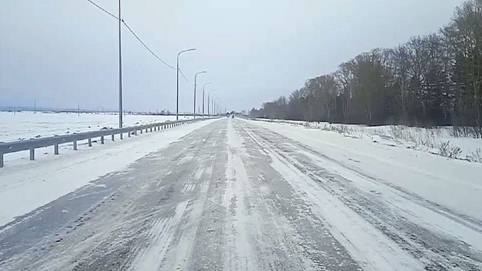 Снегопад и гололед: Водителей Бурятии призвали отказаться от поездок