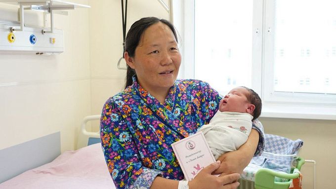 Жительница Бурятии стала мамой в одиннадцатый раз