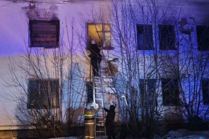 Трех человек спасли на пожаре в Бурятии