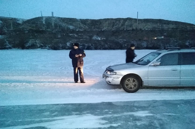 В Улан-Удэ поймали трех нарушителей на льду