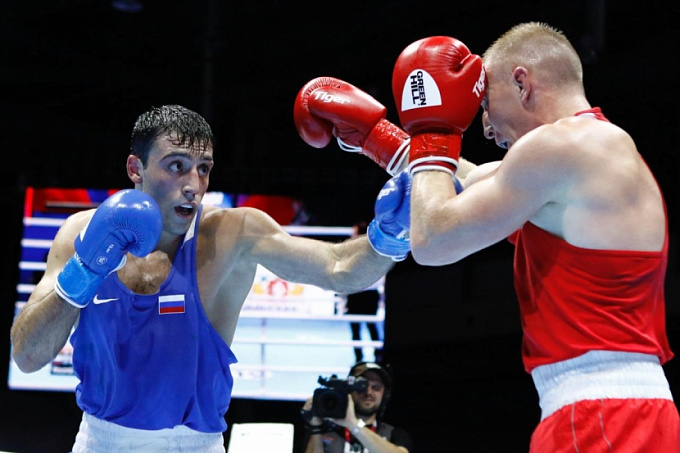 Георгий Кушиташвили вышел в четвертьфинал чемпионата мира по боксу