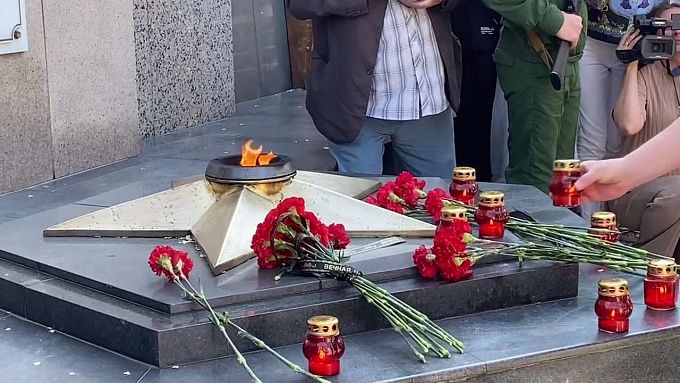 Свечи памяти зажглись на Мемориале Победы в Улан-Удэ