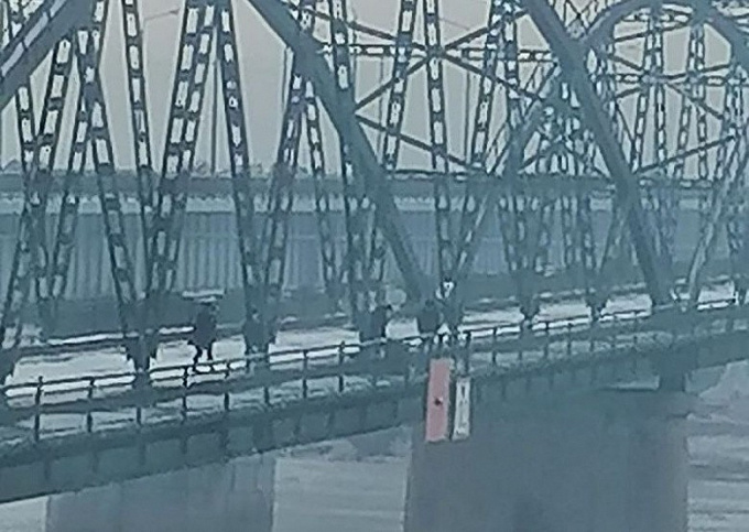 В Улан-Удэ на старом мосту нашли труп мужчины 