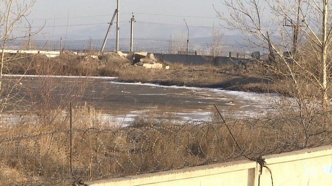 В прокуратуре потребовали ускорить работу по ликвидации фенольного озера в Улан-Удэ