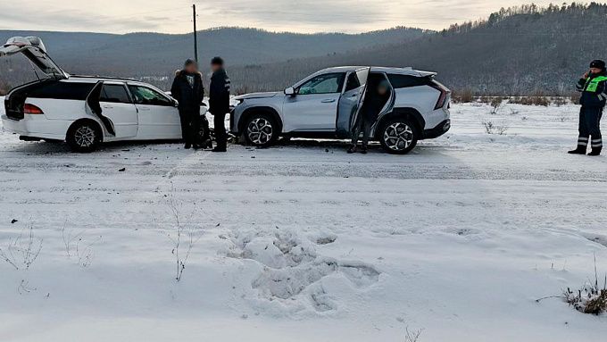 Два человека пострадали в лобовом ДТП на трассе Бурятии