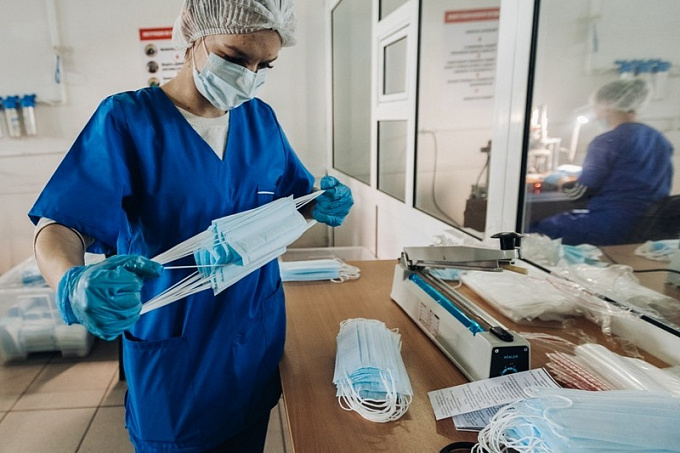 В Бурятии запустили производство одноразовых медицинских масок