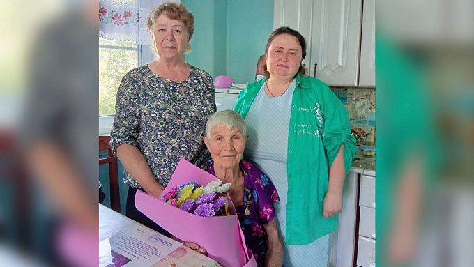В Бурятии ветеран педагогического труда отмечает 90-летие