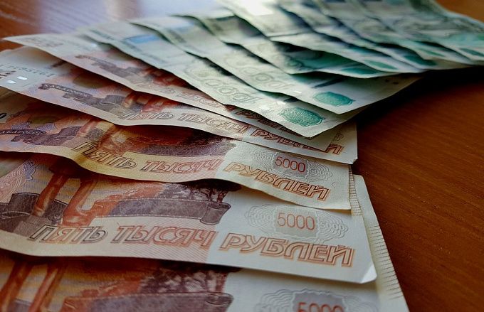 Улан-удэнец нашел телефон возле бара и списал больше ста тысяч рублей