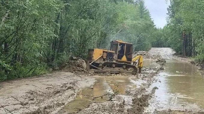 Из-за размытой дороги ограничили движение в районе Бурятии