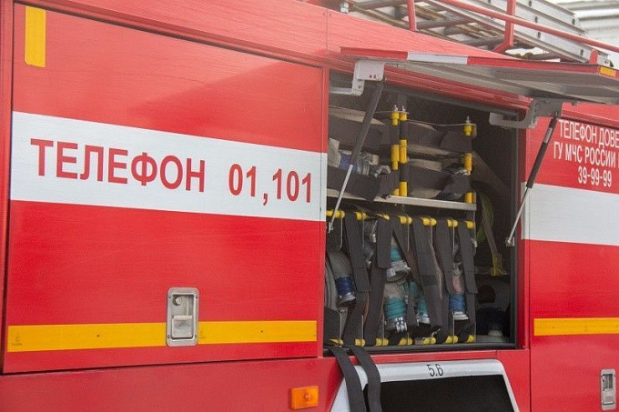 В Бурятии из горящей квартиры спасли двух пострадавших мужчин
