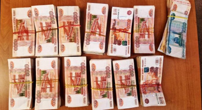 12,6 миллионов обнаружили у двух мужчин на границе в Бурятии