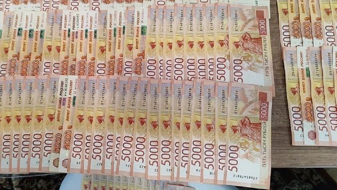 3 млн рублей везла женщина мошенникам, но их украл карманник