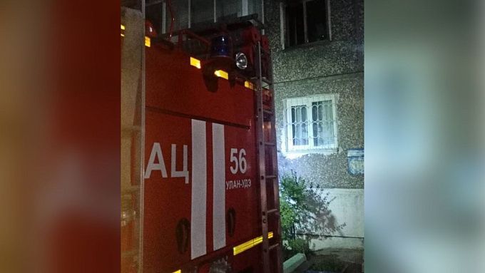 В Улан-Удэ 28 человек эвакуировались из-за пожара в квартире
