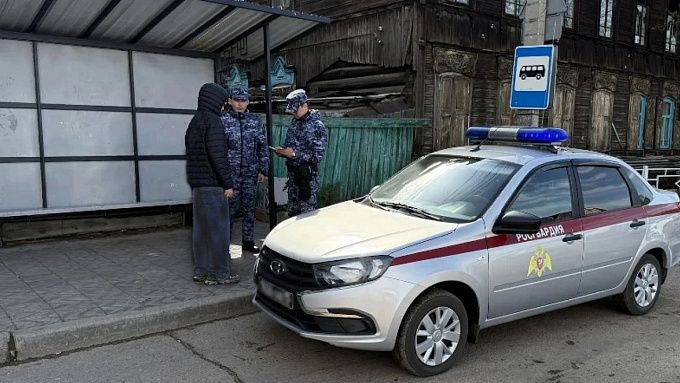 Злостного неплательщика алиментов задержали на остановке в Улан-Удэ