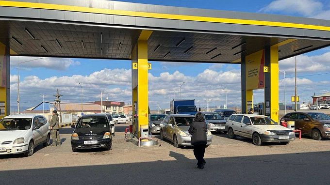 Жители города в Бурятии пожаловались на отсутствие бензина