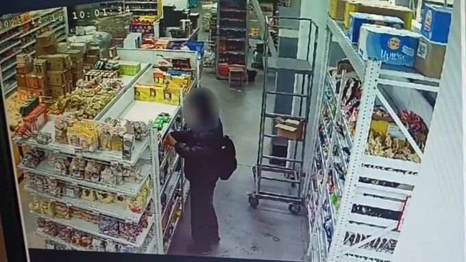 В Улан-Удэ подросток украл из магазина 17 шоколадок