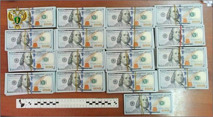 Два иностранца пытались провезти через границу Бурятии валюту на 12,9 миллионов