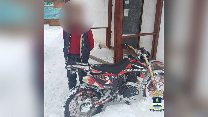 Житель Бурятии угнал мотоцикл и закопал его в снег