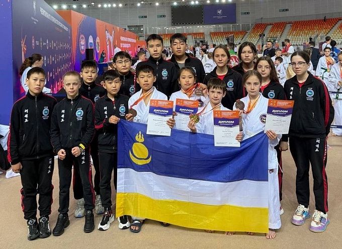 Юные тхэквондисты Бурятии завоевали 13 медалей чемпионата и первенства России