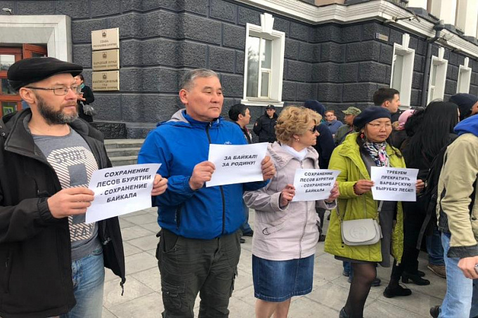  Жители Бурятии вышли на несанкционированный митинг против вырубки леса в Закаменском районе 