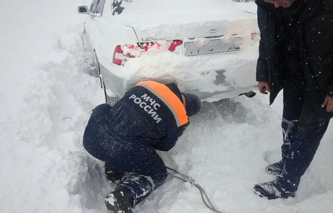 В Бурятии 9 машин застряли в снегу (ФОТО)