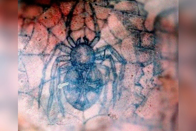 В Улан-Удэ 4 года не могут установить личность мужчины с татуировкой паука 