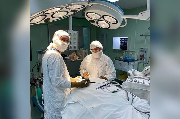 В Улан-Удэ хирурги провели уникальную операцию на позвоночнике