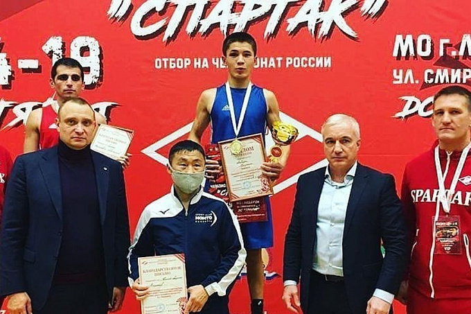 Бурятский боксер выбил путевку на чемпионат России 