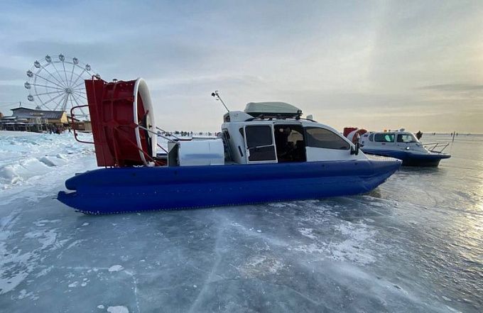 На Байкале лихие перевозчики нарвались на «административку» за катание на «Хивусе»