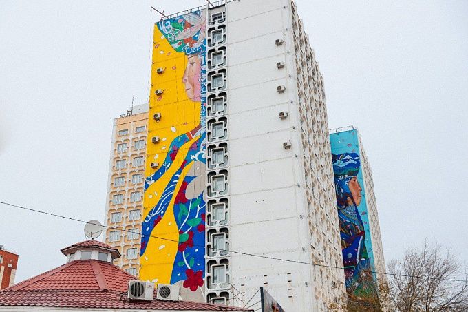 В Улан-Удэ рисуют вторую часть 30-метрового мурала