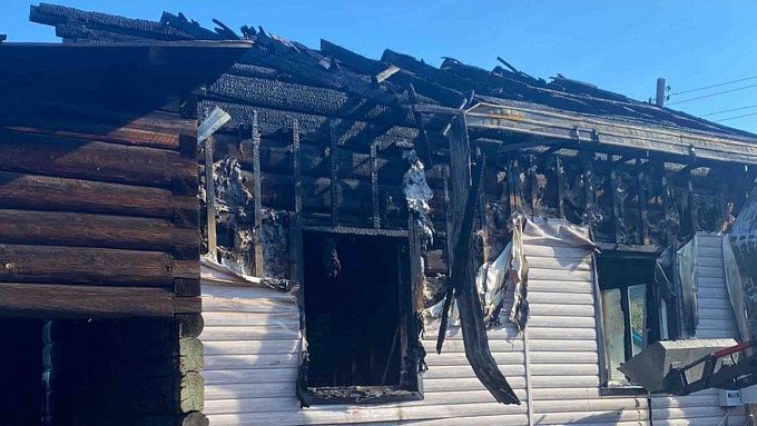 «Не осталось ничего»: Жилой дом сгорел в Бурятии