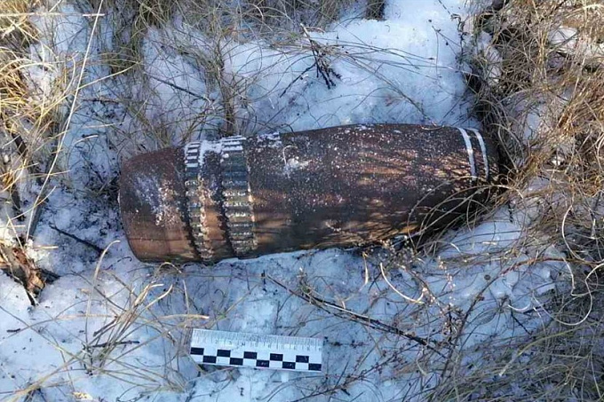 В Бурятии мужчина нашел снаряд, гуляя по поселку
